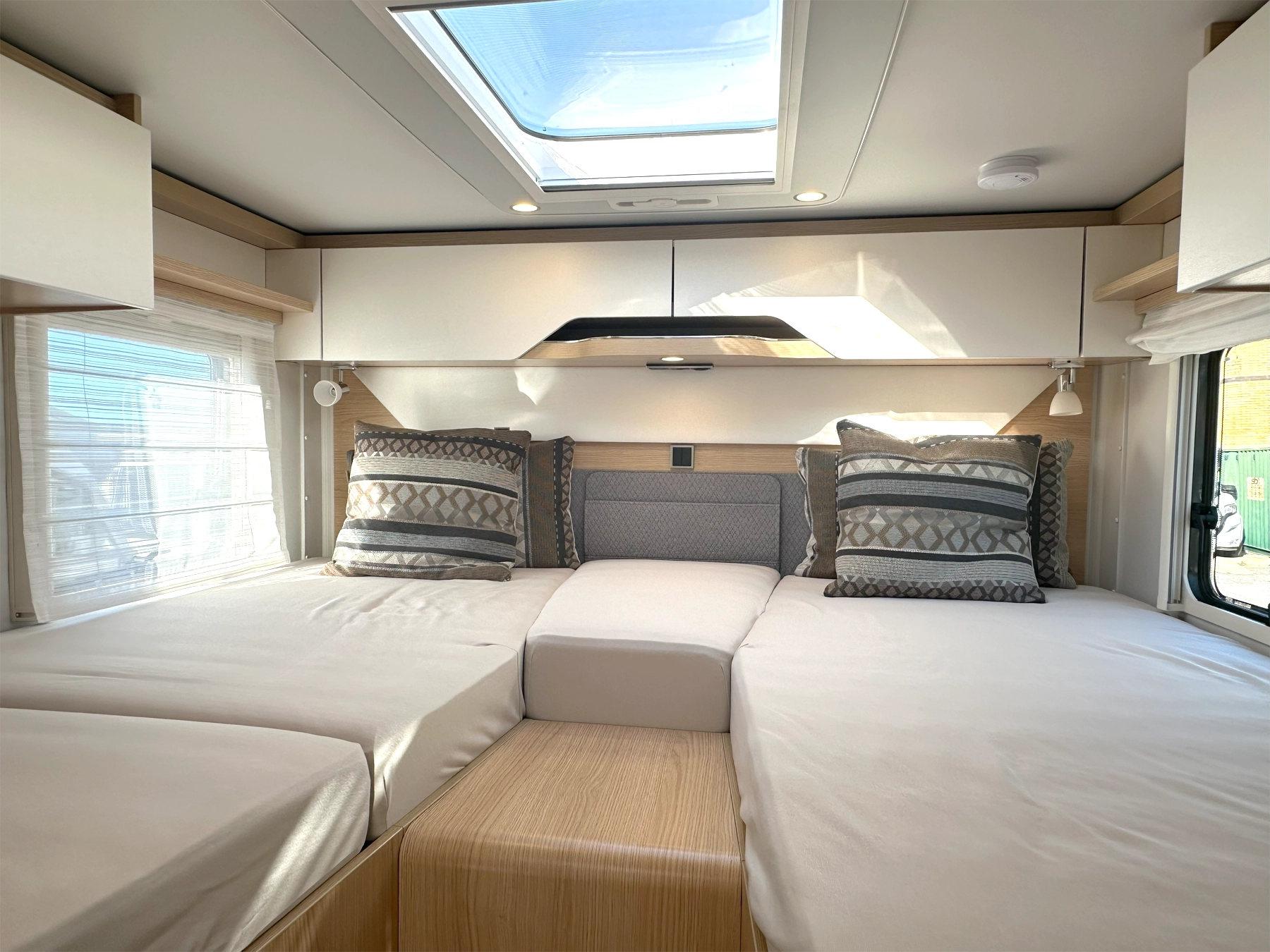 Hymer B-MC I 600 Whiteline Motorhome 7045 - Bedroom Beds