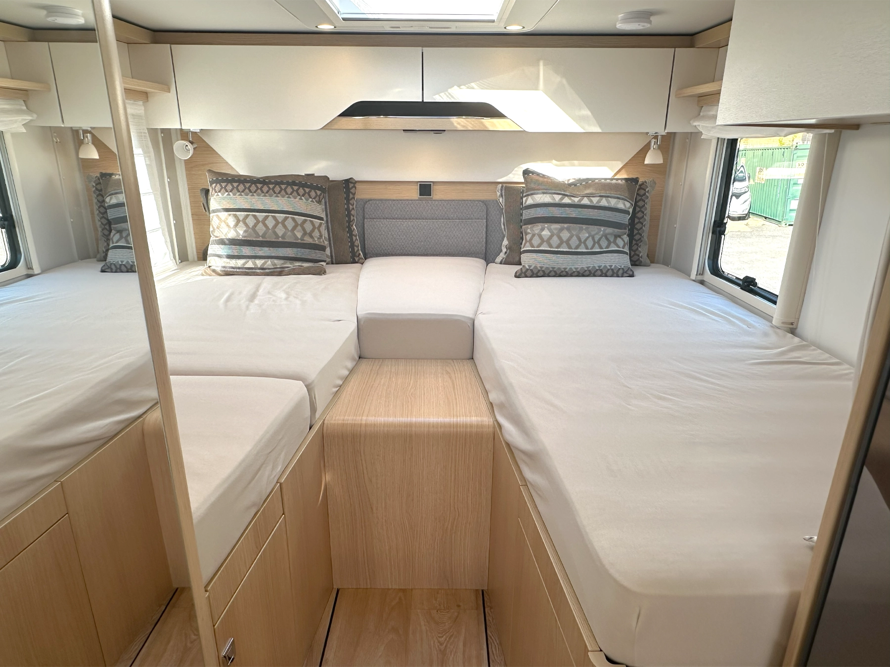 Hymer B-MC I 600 Whiteline Motorhome 7045 - Bedroom