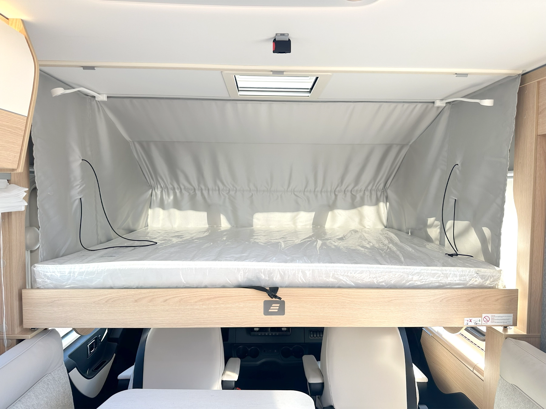 Hymer B-MC I 600 Whiteline Motorhome 7045 - Cab Drop Down Bed