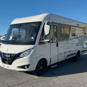 Hymer B-MC I 600 Whiteline Motorhome 7045 - Exterior Front Left