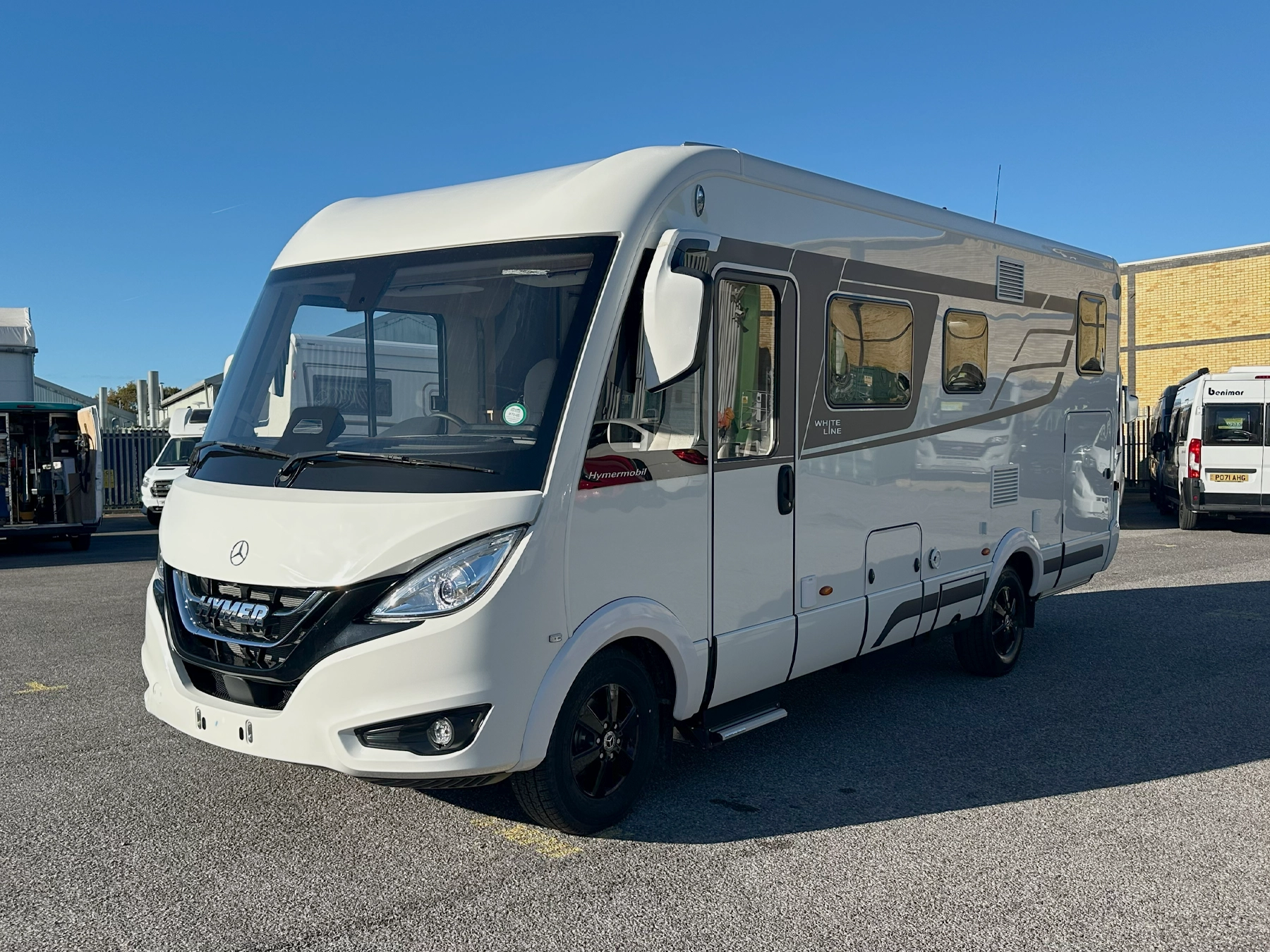 Hymer B-MC I 600 Whiteline Motorhome 7045 - Exterior Front Left