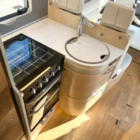 Hymer B-MC I 600 Whiteline Motorhome 7045 - Kitchen