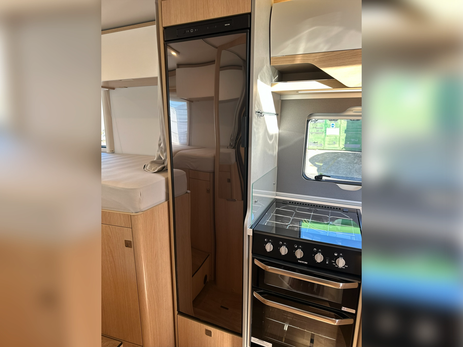 Hymer B-MC I 600 Whiteline Motorhome 7045 - Kitchen Fridge