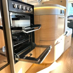Hymer B-MC I 600 Whiteline Motorhome 7045 - Kitchen Oven