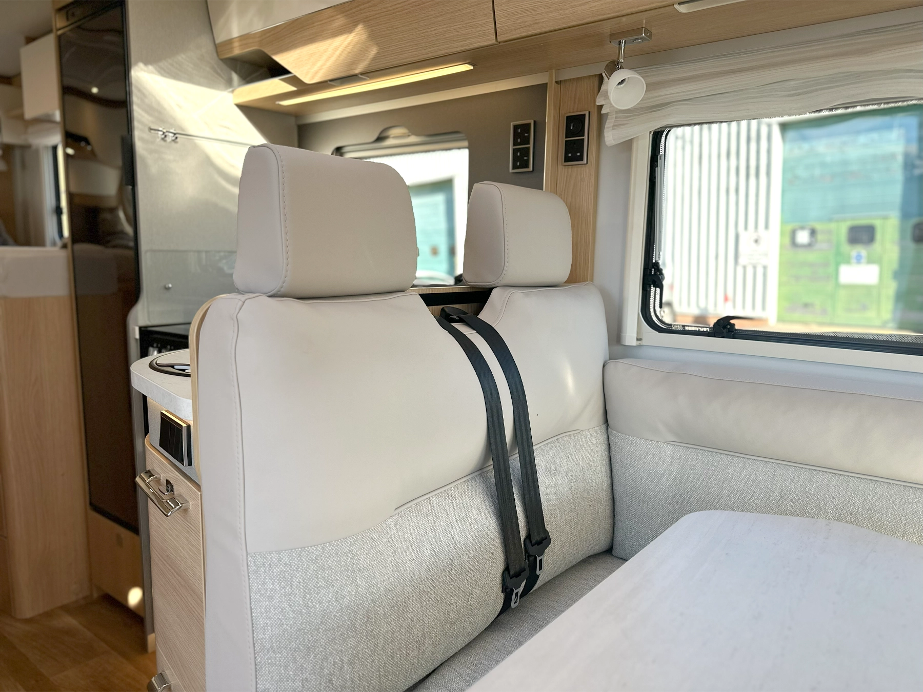 Hymer B-MC I 600 Whiteline Motorhome 7045 - Lounge Travel Seats
