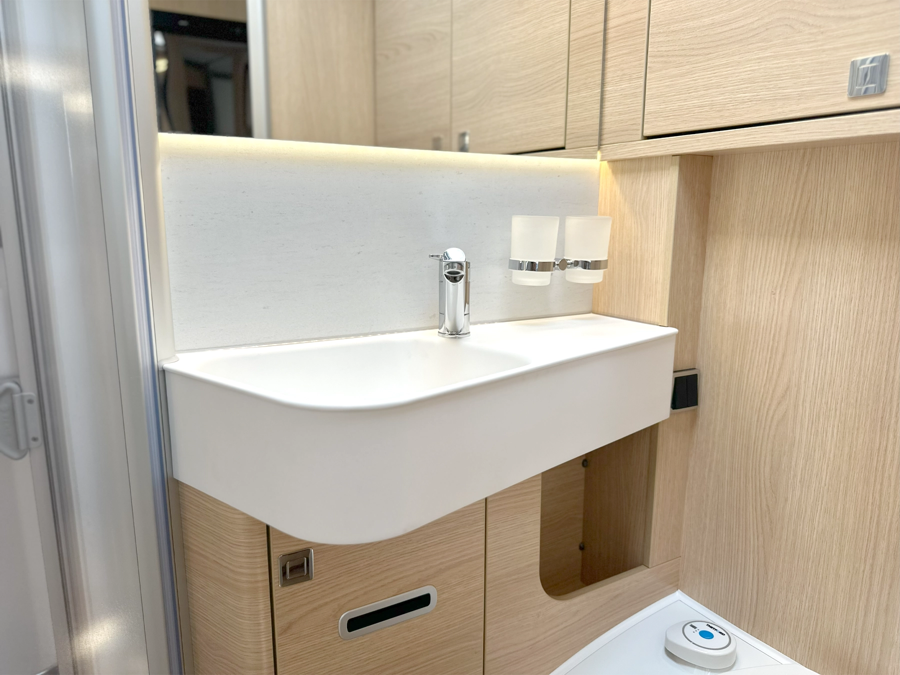 Hymer B-MC I 600 Whiteline Motorhome 7045 - Washroom Sink
