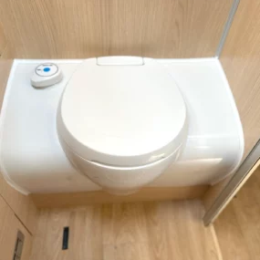Hymer B-MC I 600 Whiteline Motorhome 7045 - Washroom Toilet