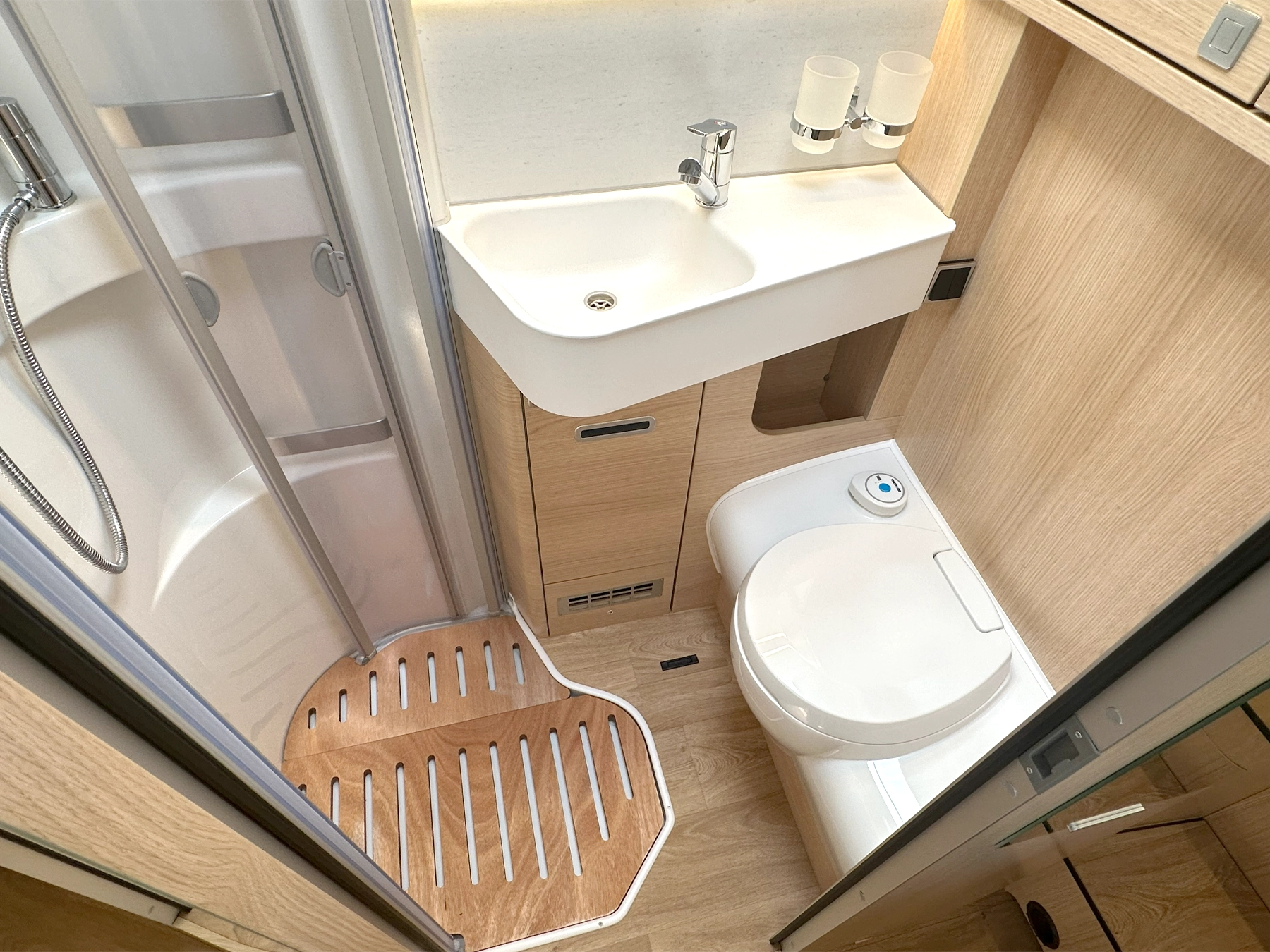Hymer B-MC I 600 Whiteline Motorhome 7045 - Washroom