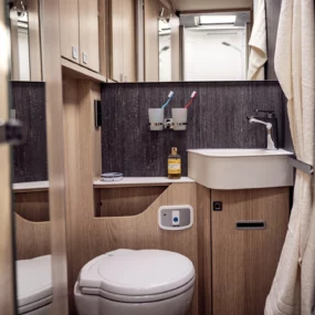 Hymer B-ML I 780 Motorhome - Bathroom