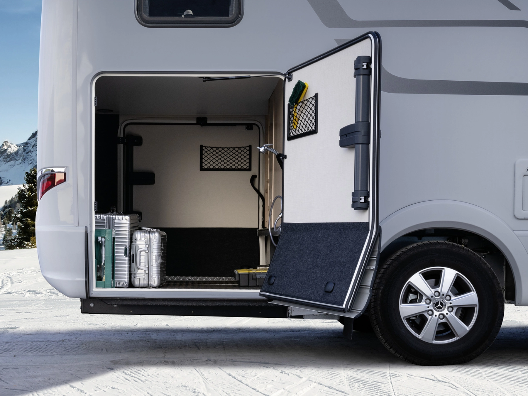 Hymer B-ML I 780 Motorhome - Exterior Garage