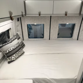 Hymer Ayres Rock Pop Top Transverse Rear Beds