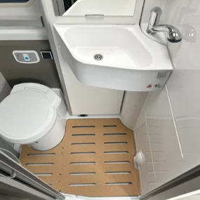 Hymer Yellowstone 640 Bathroom