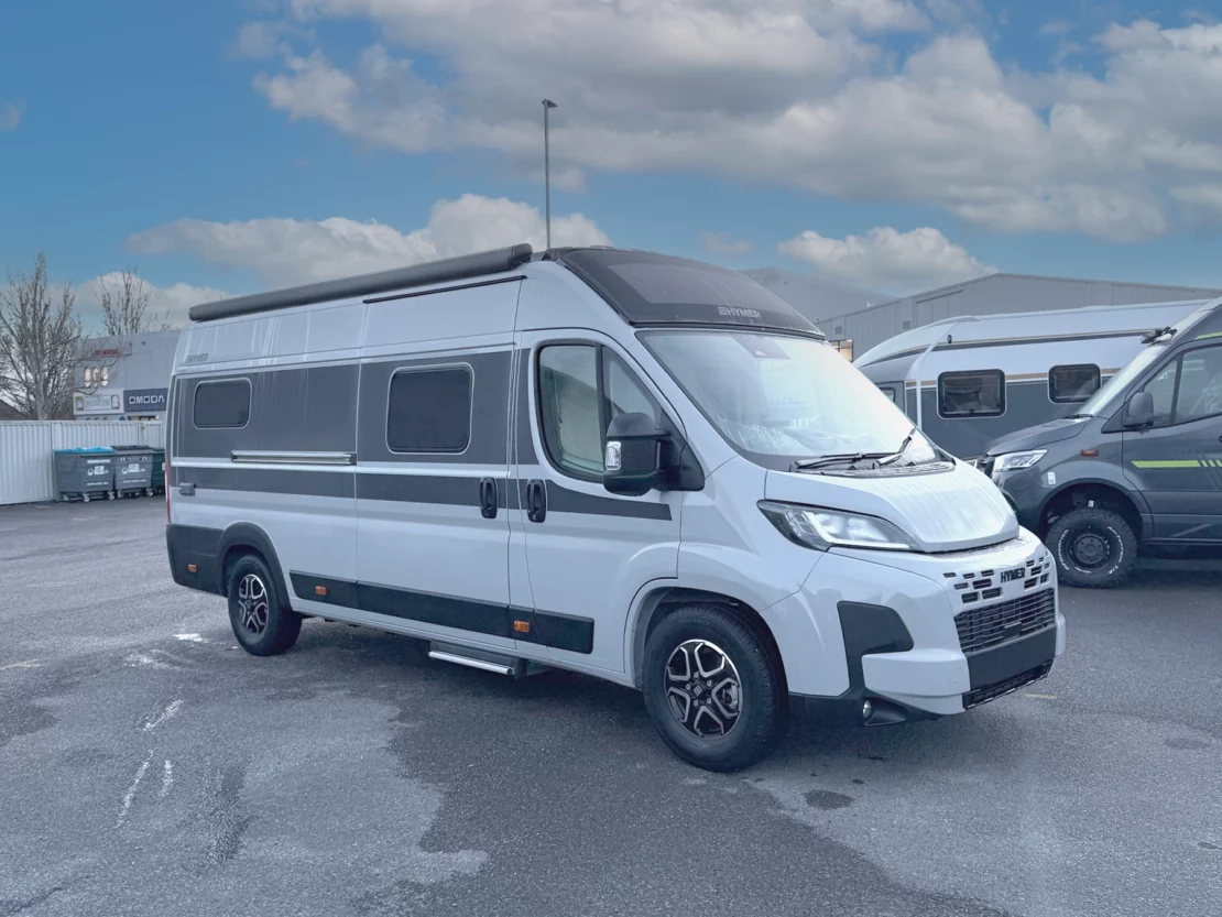 Hymer Yellowstone 640 Campervan 2620 - Exterior Front Right