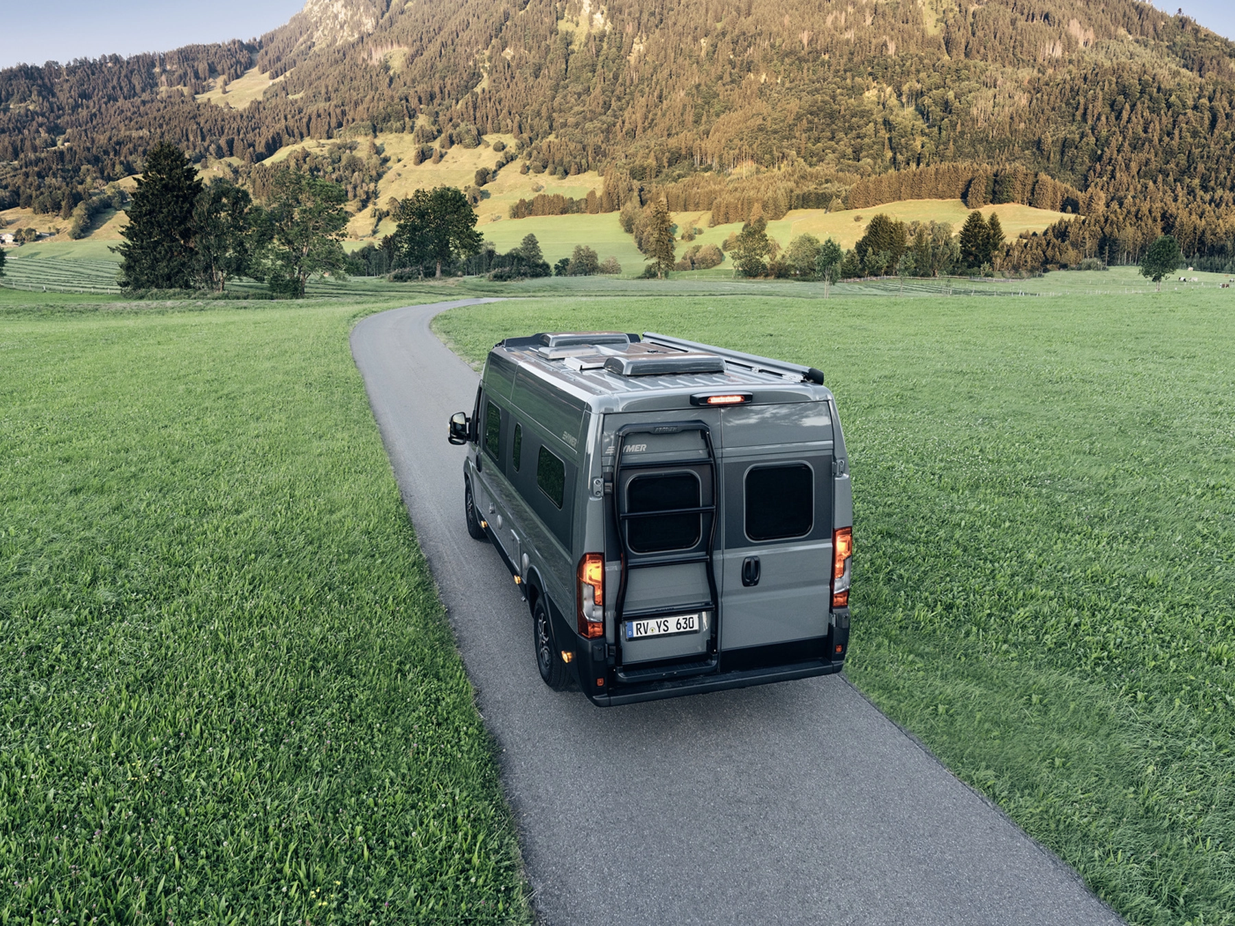 Hymer Yellowstone Campervan - Lifestyle