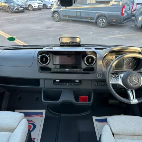 Hymer ML-T 570 Xperience Drivers Cab