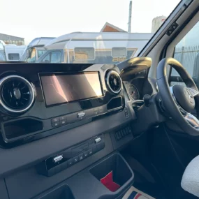 Hymer ML-T 570 Xperience Multimedia and Steering Wheel