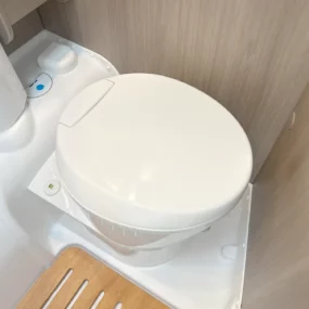 Carado V132 Pro Thetford Toilet