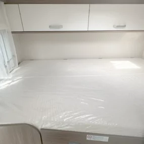 Carado V132 Pro Transverse Rear Beds