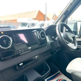 Hymer ML-T 570 Crossover 4X4 Head Unit