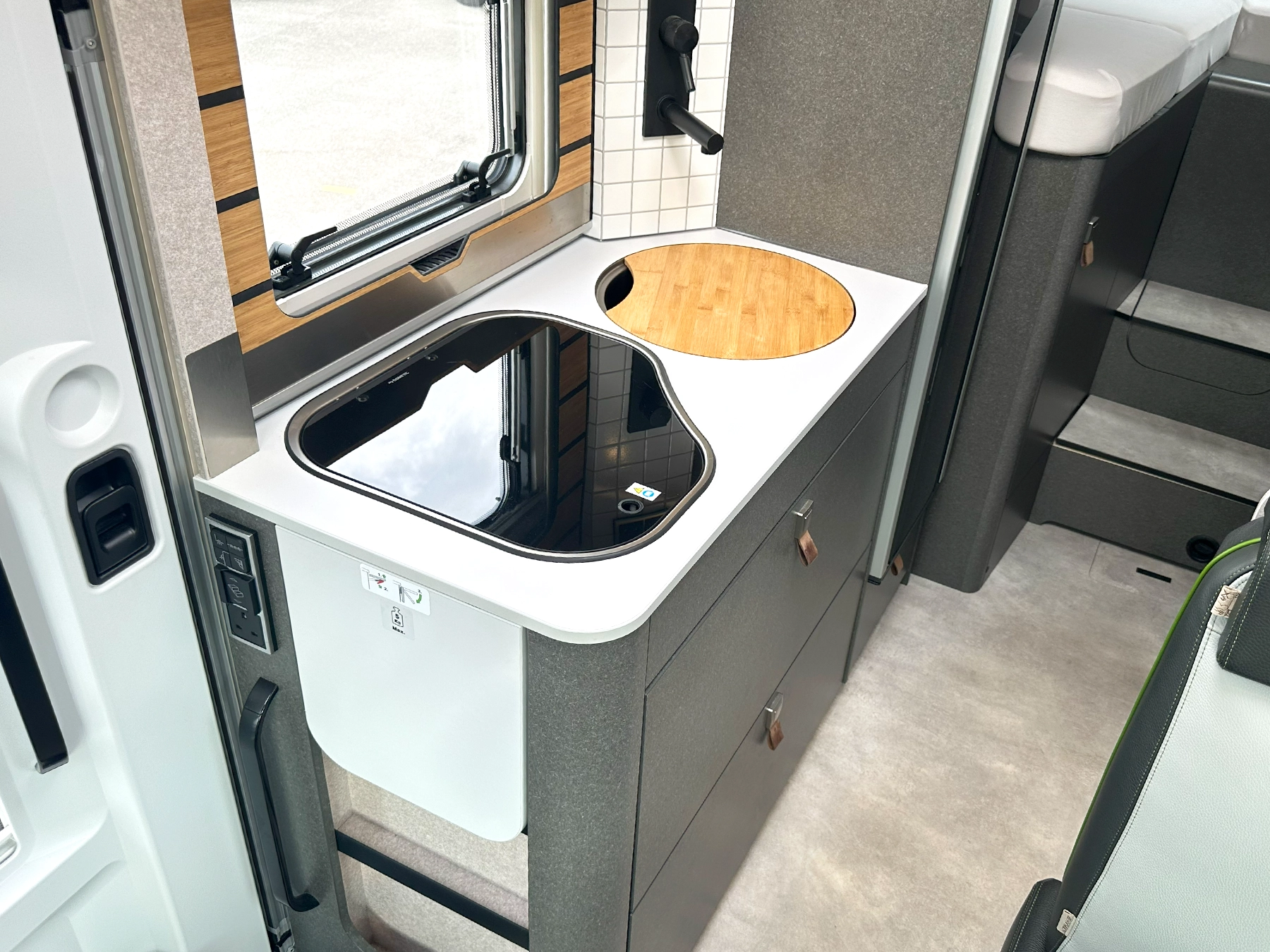 Hymer ML-T 570 Crossover 4X4 Kitchen Area