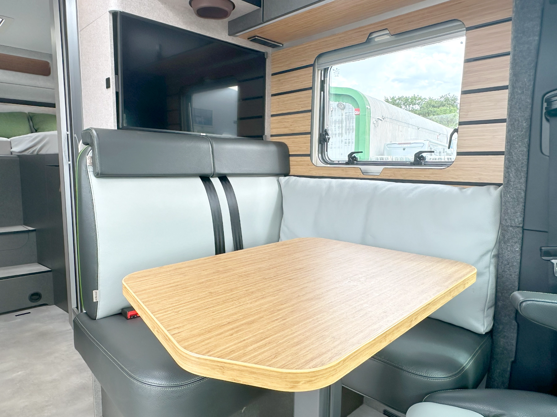 Hymer ML-T 570 Crossover 4X4 Lounge Area