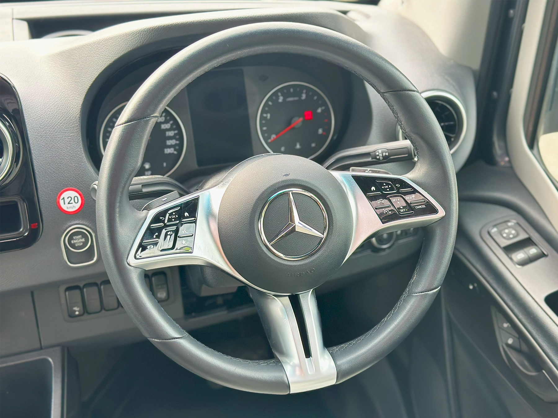 Hymer ML-T 570 Crossover 4X4 Steering Wheel