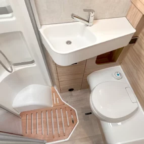 Hymer Exsis-T 580 Bathroom