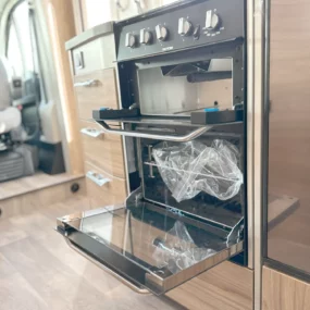 Hymer Exsis-T 580 Thetford Oven