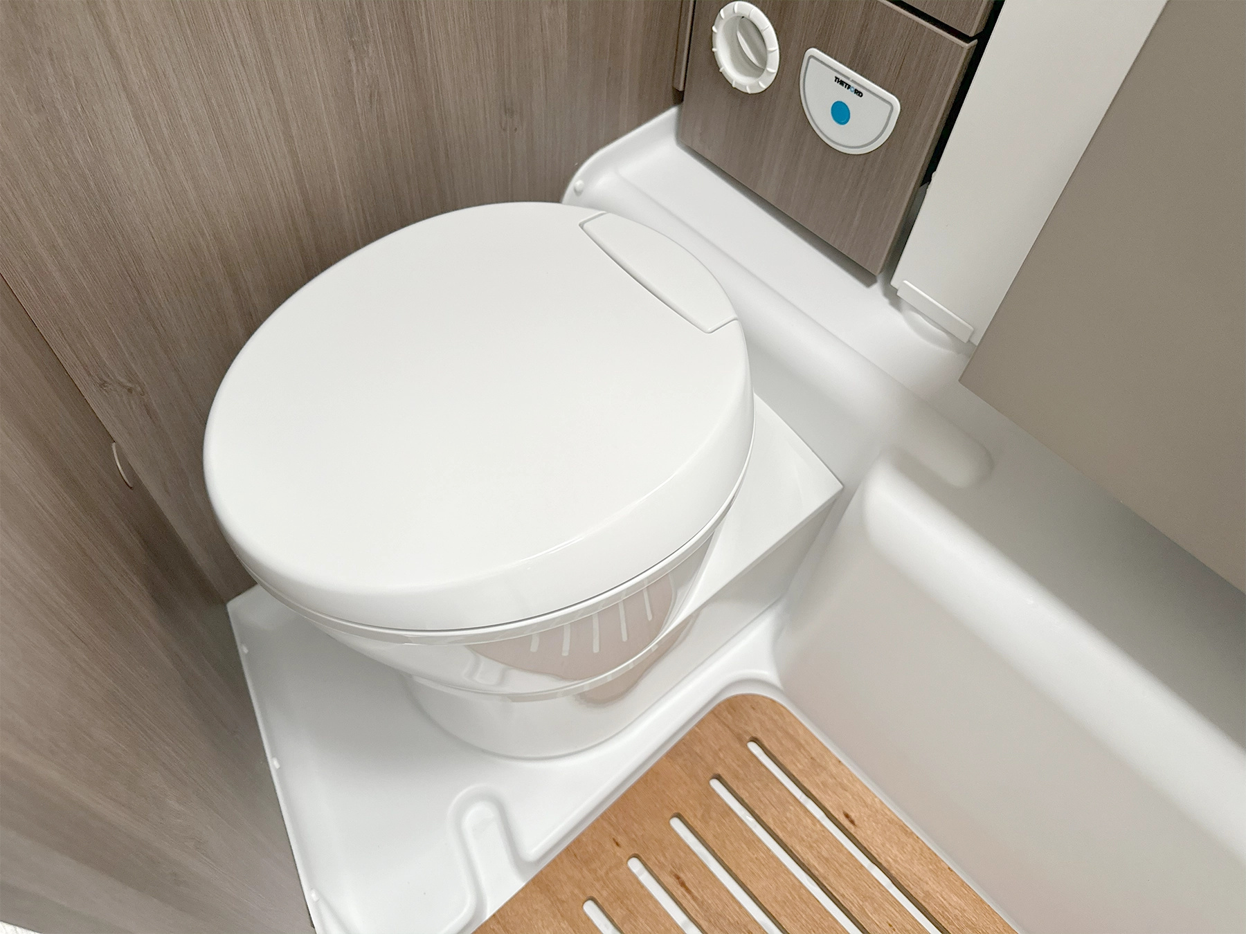 Carado T338 Bathroom Toilet