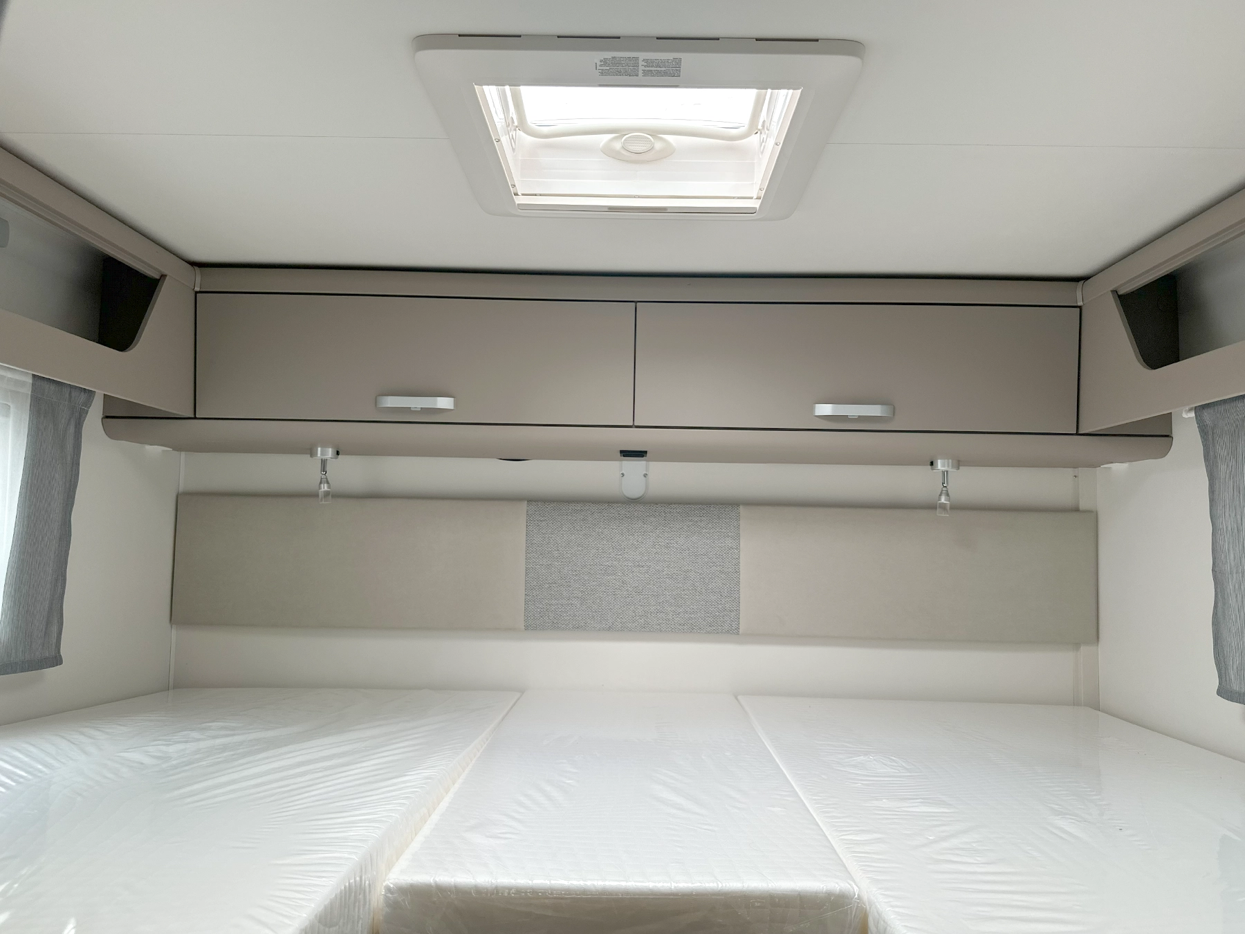Carado T338 Pro Bedroom Over Head Storage & Skylight
