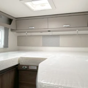 Carado T338 Pro Twin Single Rear Beds