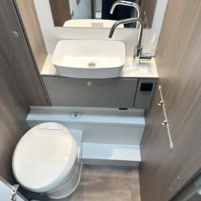 Carado T447 Pro + Bathroom