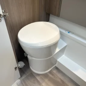 Carado T447 Pro + Bathroom Toilet