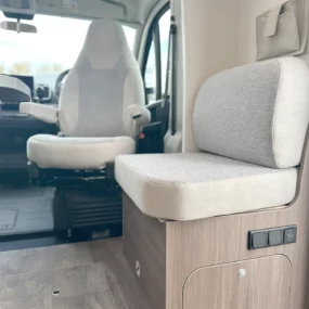 Carado T447 Pro + Side Seat
