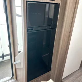 Carado T447 Pro + Thetford Fridge Freezer