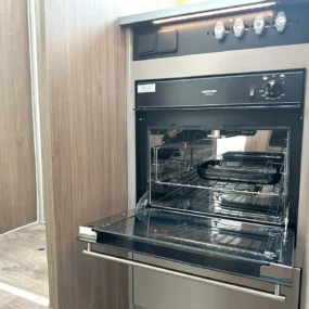 Carado T447 Pro + Thetford Oven