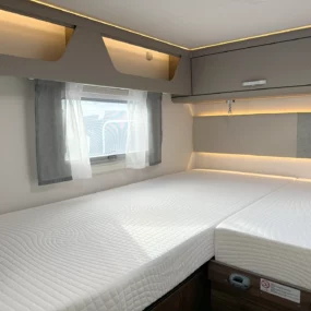 Carado T447 Pro + Twin Single Rear Bed