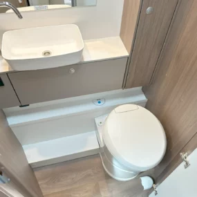 Carado T 457 Pro+ Bathroom