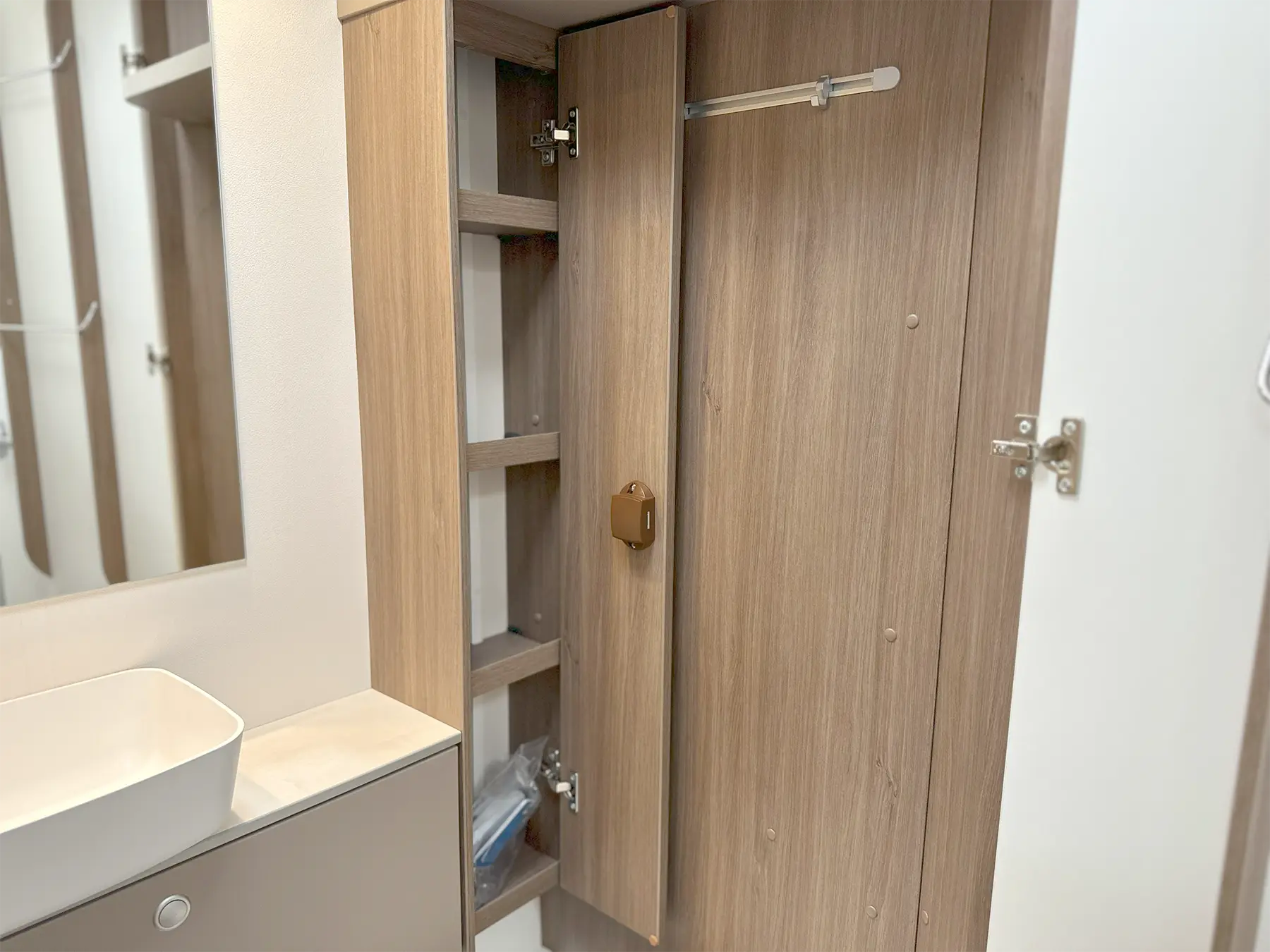 Carado T 457 Pro+ Bathroom Cabinet