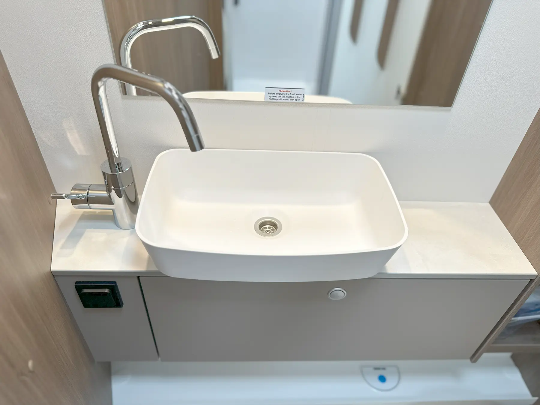 Carado T 457 Pro+ Bathroom Sink