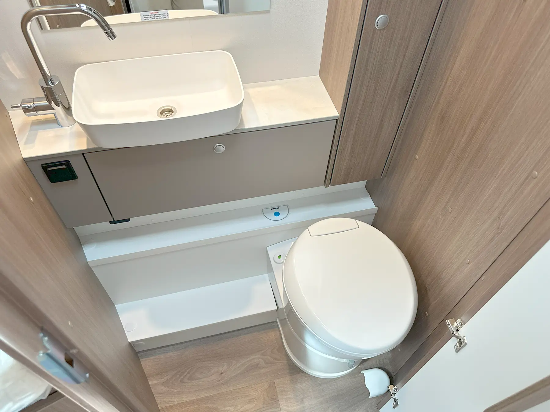 Carado T 457 Pro+ Bathroom