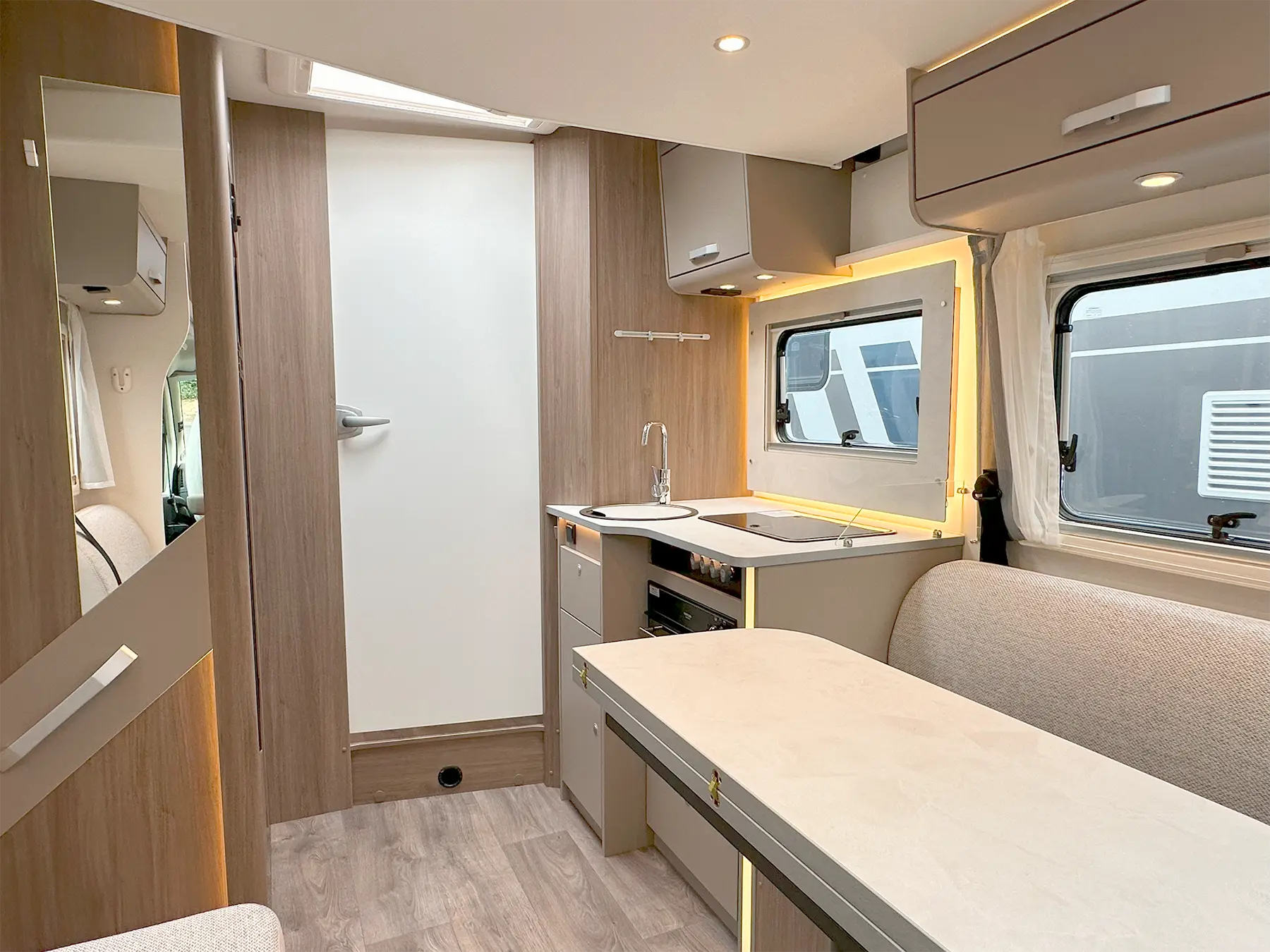 Carado T 457 Pro+ Interior with Door Closed