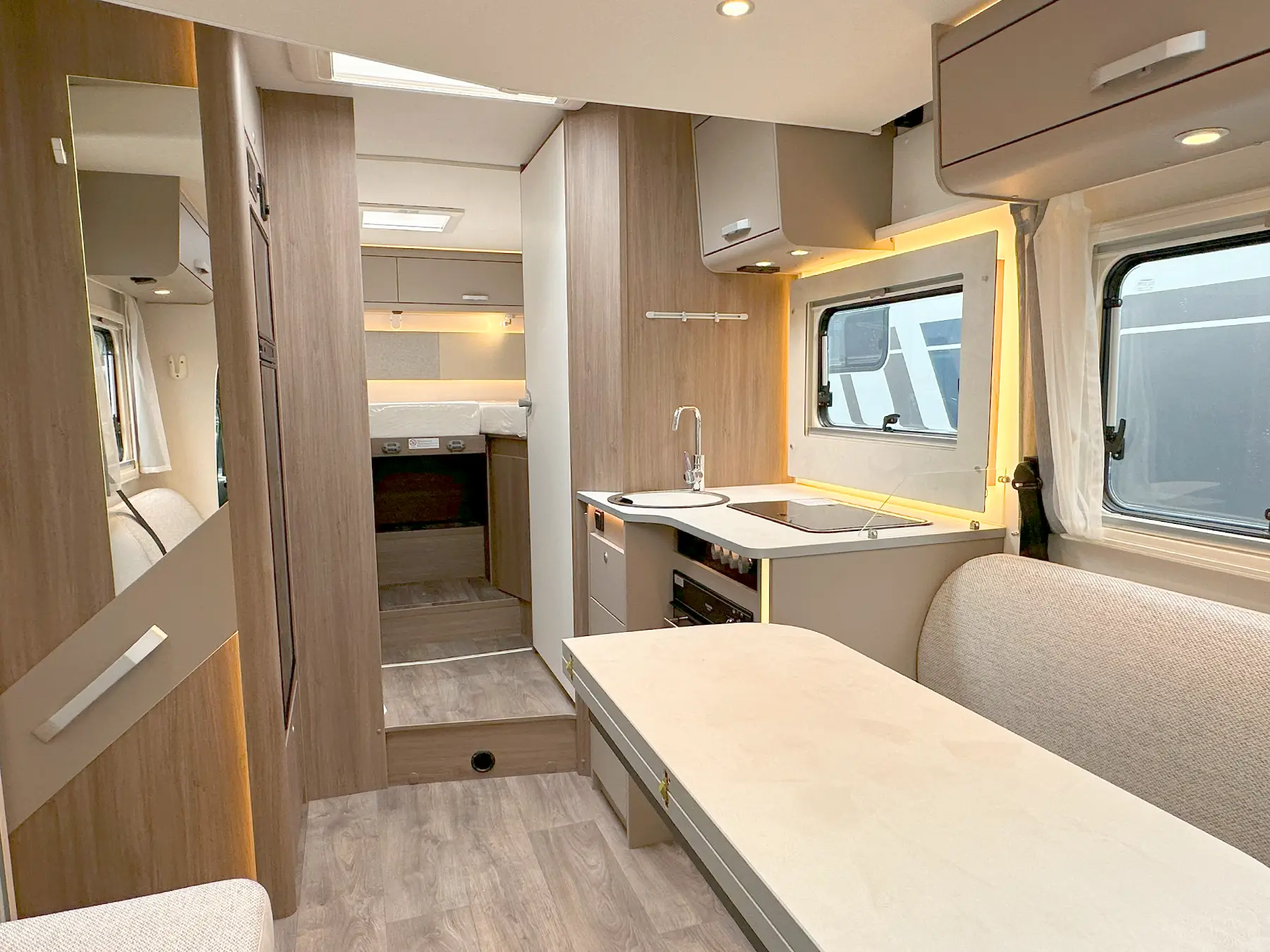 Carado T 457 Pro+ Interior