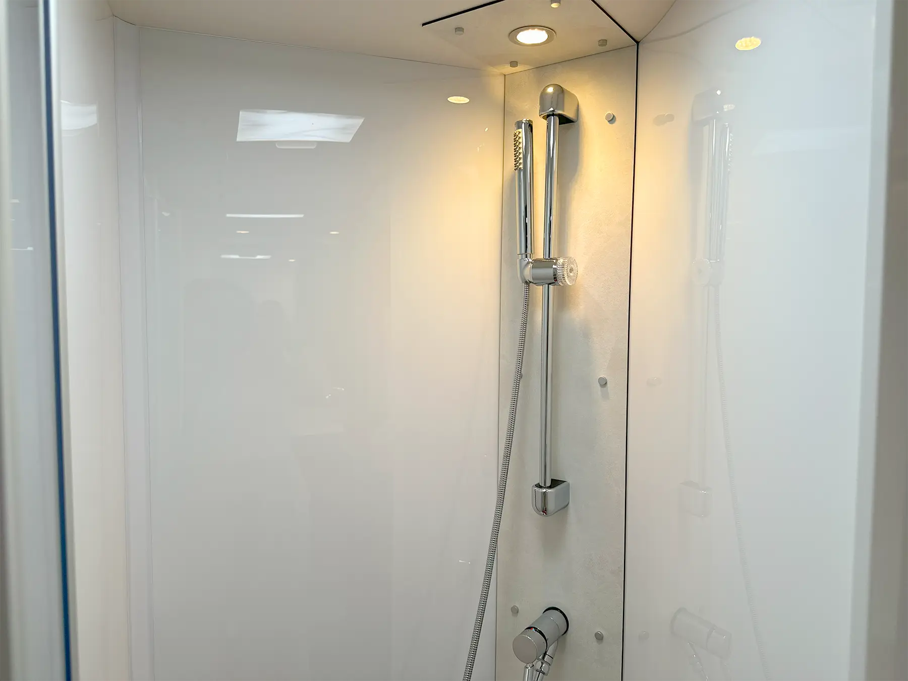 Carado T 457 Pro+ Shower