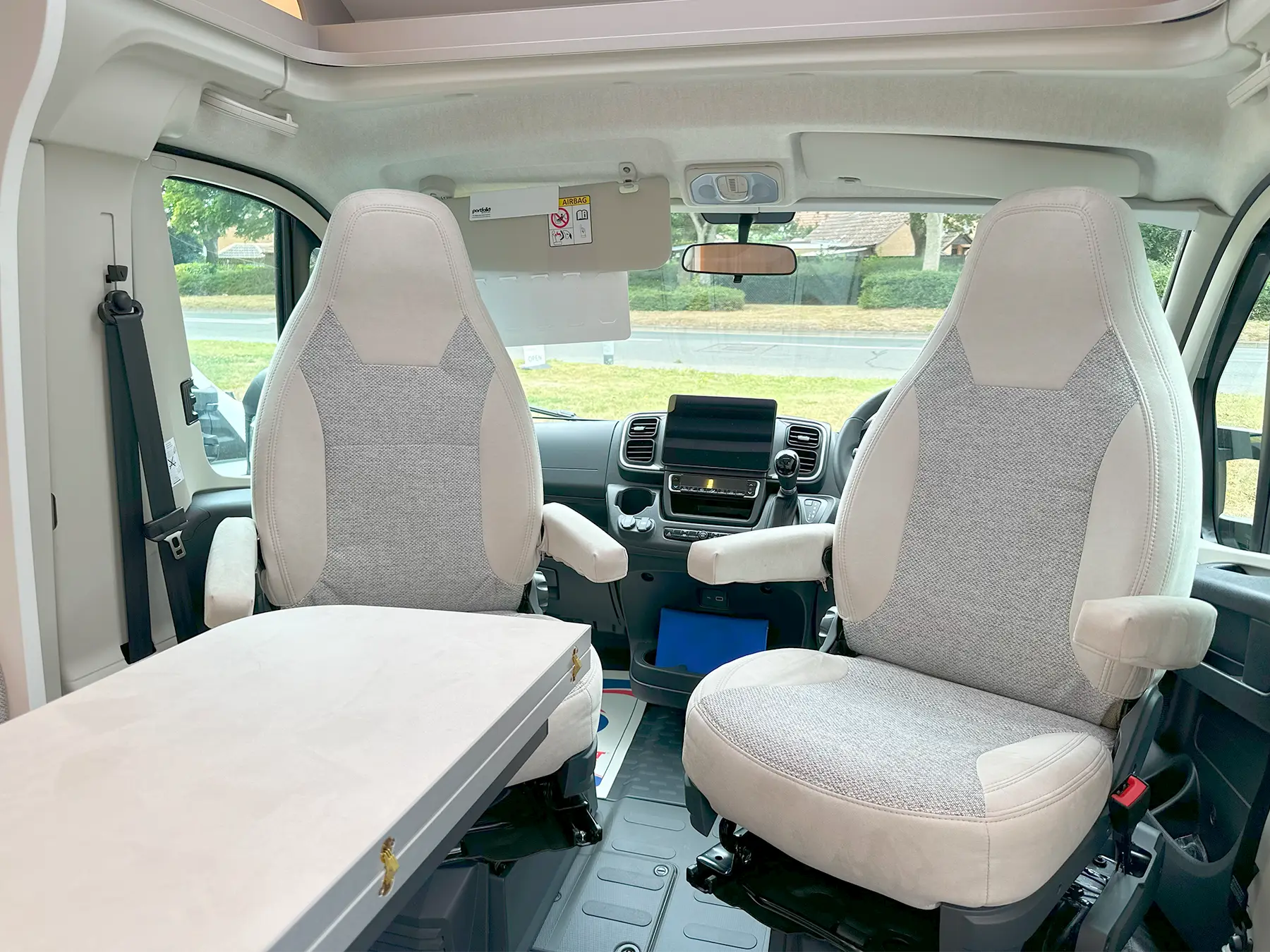 Carado T 457 Pro+ Swivel Cab Seats