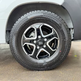 Carado CV600 Pro Pop-Top Tyre