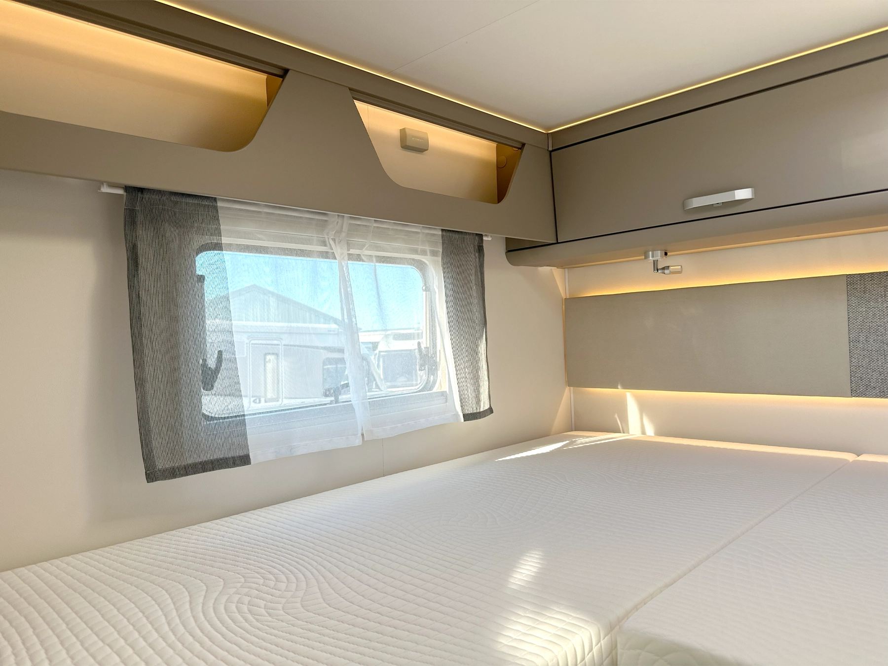 Carado T338 Pro Motorhome 7102 - Bedroom Window