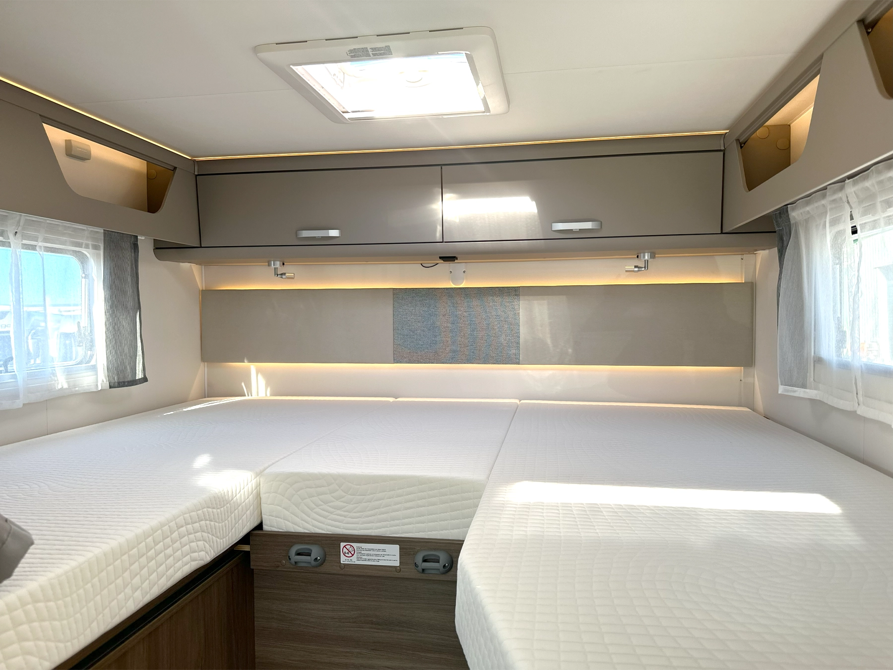 Carado T338 Pro Motorhome 7102 - Bedroom