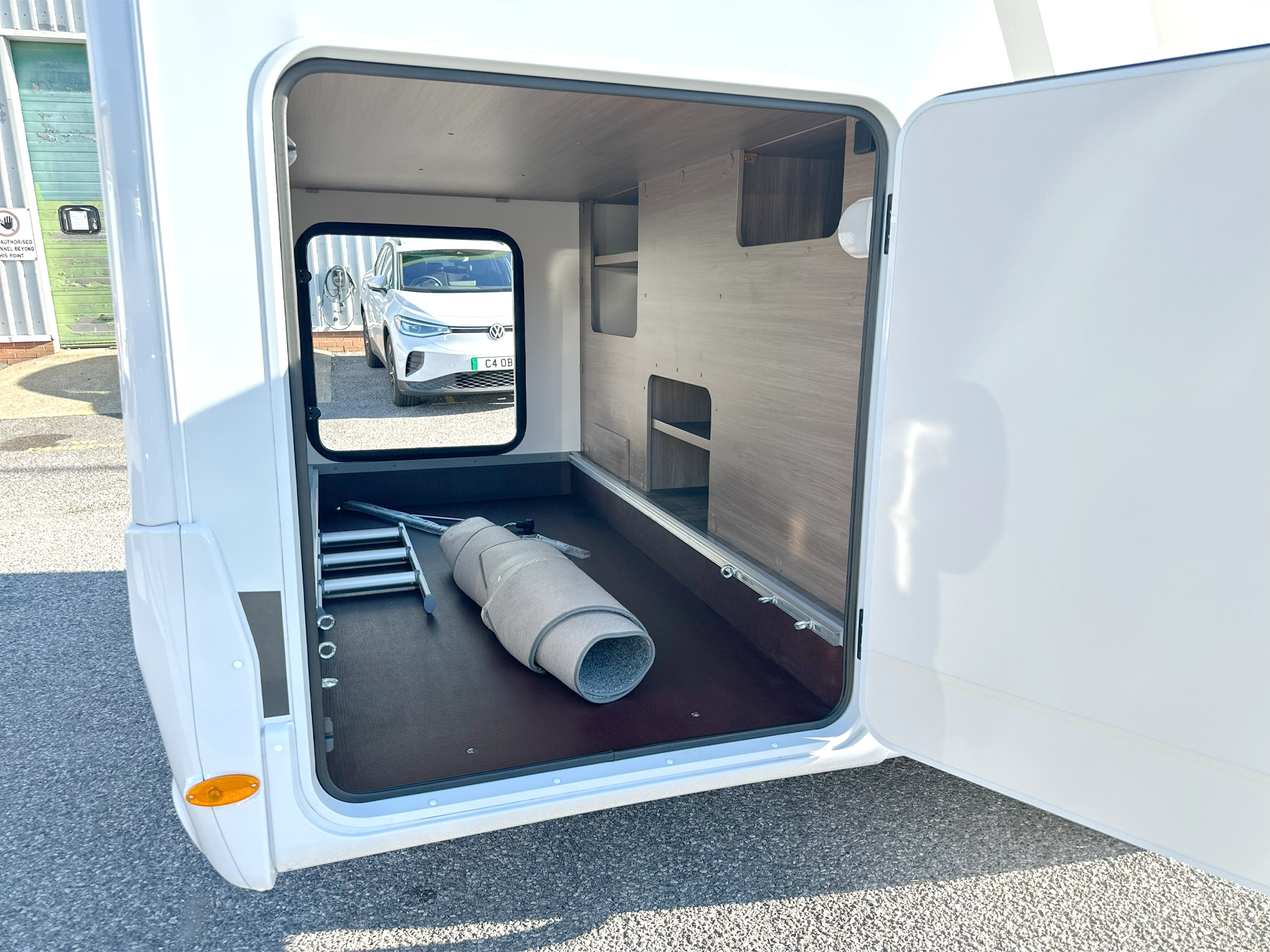 Carado T338 Pro Motorhome 7102 - Exterior Garage