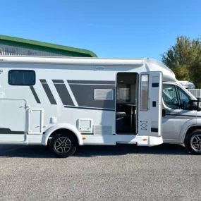 Carado T338 Pro Motorhome 7102 - Exterior Right